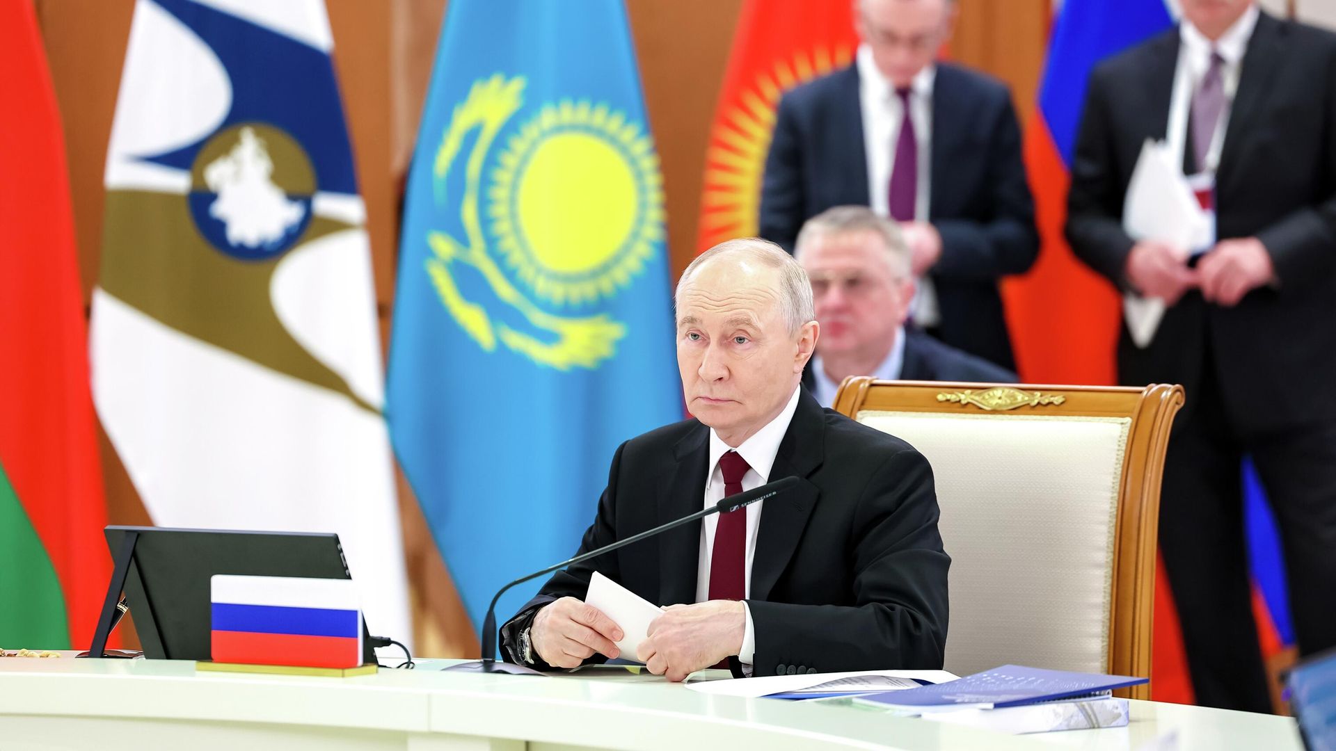 Президент России Владимир Путин во Дворце Независимости в Астане на заседании Высшего Евразийского экономического совета в узком составе Президент России Владимир Путин во Дворце Независимости в Астане на заседании Высшего Евразийского экономического совета в узком составе - РИА Новости, 1920, 29.05.2026