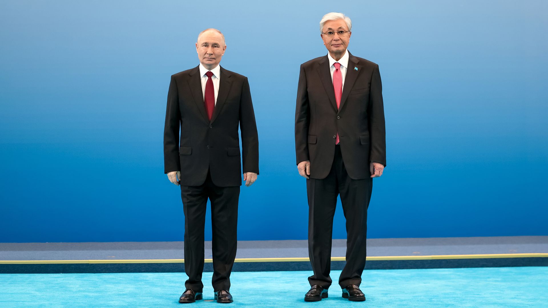 Президент РФ Владимир Путин и президент Казахстана Касым-Жомарт Токаев во Дворце Независимости в Астане на церемонии приветствия глав делегаций государств-членов Евразийского экономического союза Президент РФ Владимир Путин и президент Казахстана Касым-Жомарт Токаев во Дворце Независимости в Астане на церемонии приветствия глав делегаций государств-членов Евразийского экономического союза - РИА Новости, 1920, 29.05.2026