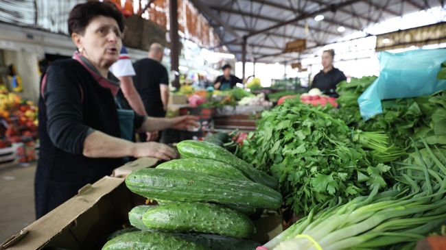 Продажа овощей на рынке