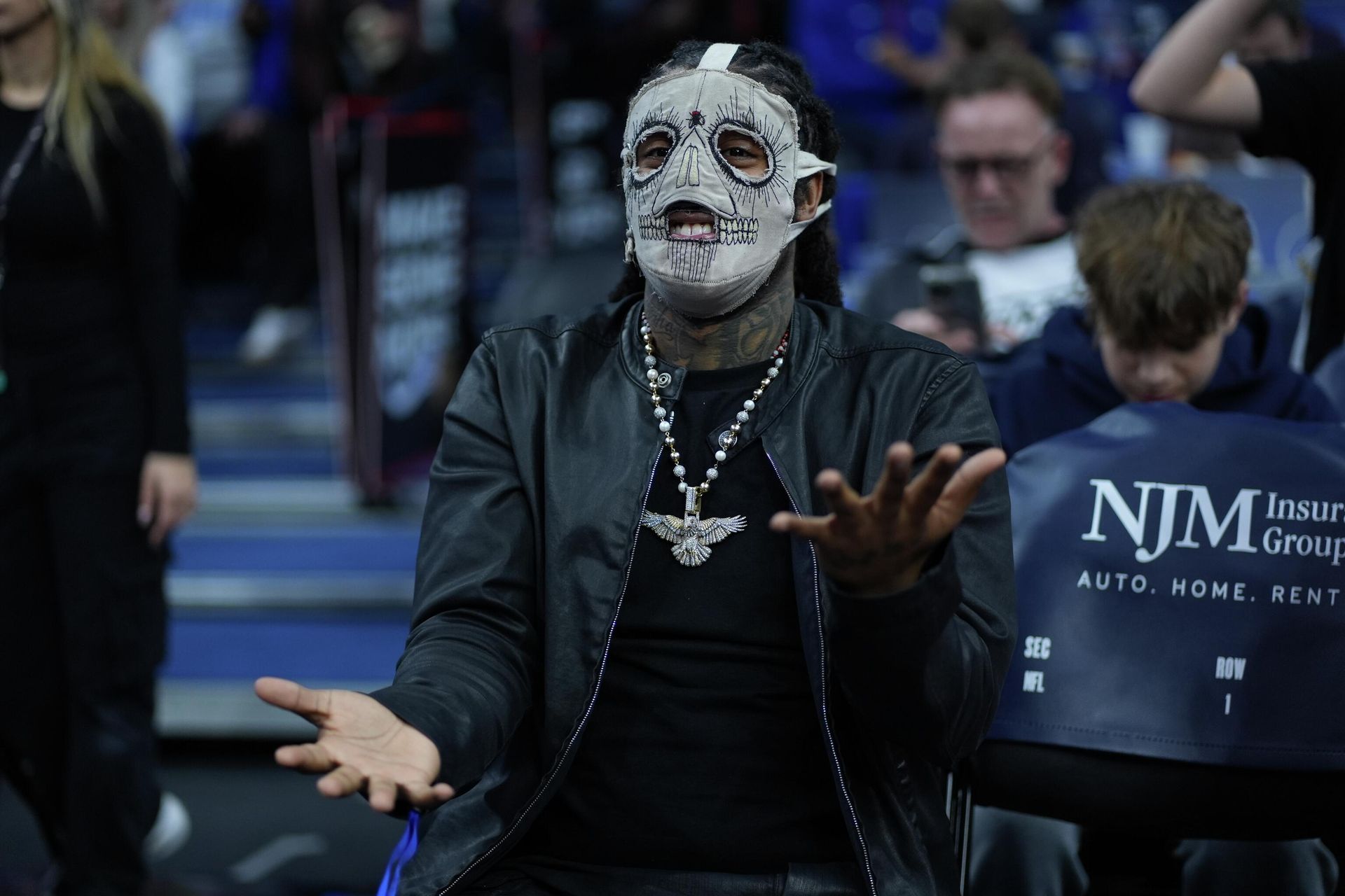 Рэпер Skrilla реагирует на баскетбольном матче NBA - РИА Новости, 1920, 29.05.2026