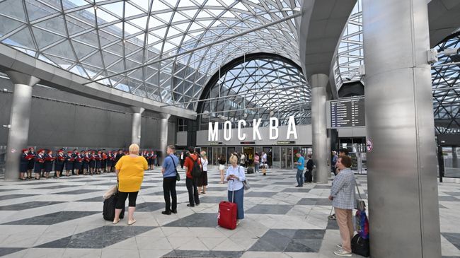 Открытие после реконструкции Ленинградского вокзала в Москве