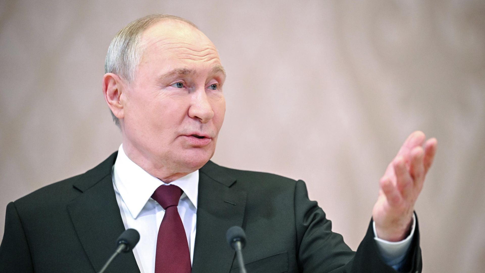 Президент РФ Владимир Путин во время пресс-подхода во Дворце Независимости в Астане Президент РФ Владимир Путин во время пресс-подхода во Дворце Независимости в Астане - РИА Новости, 1920, 29.05.2026