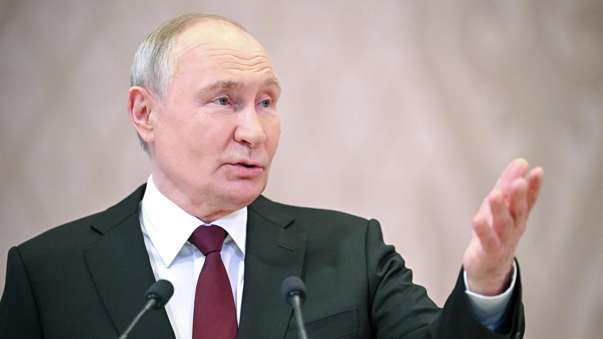 Президент РФ Владимир Путин во время пресс-подхода во Дворце Независимости в Астане Президент РФ Владимир Путин во время пресс-подхода во Дворце Независимости в Астане - РИА Новости, 1920, 29.05.2026