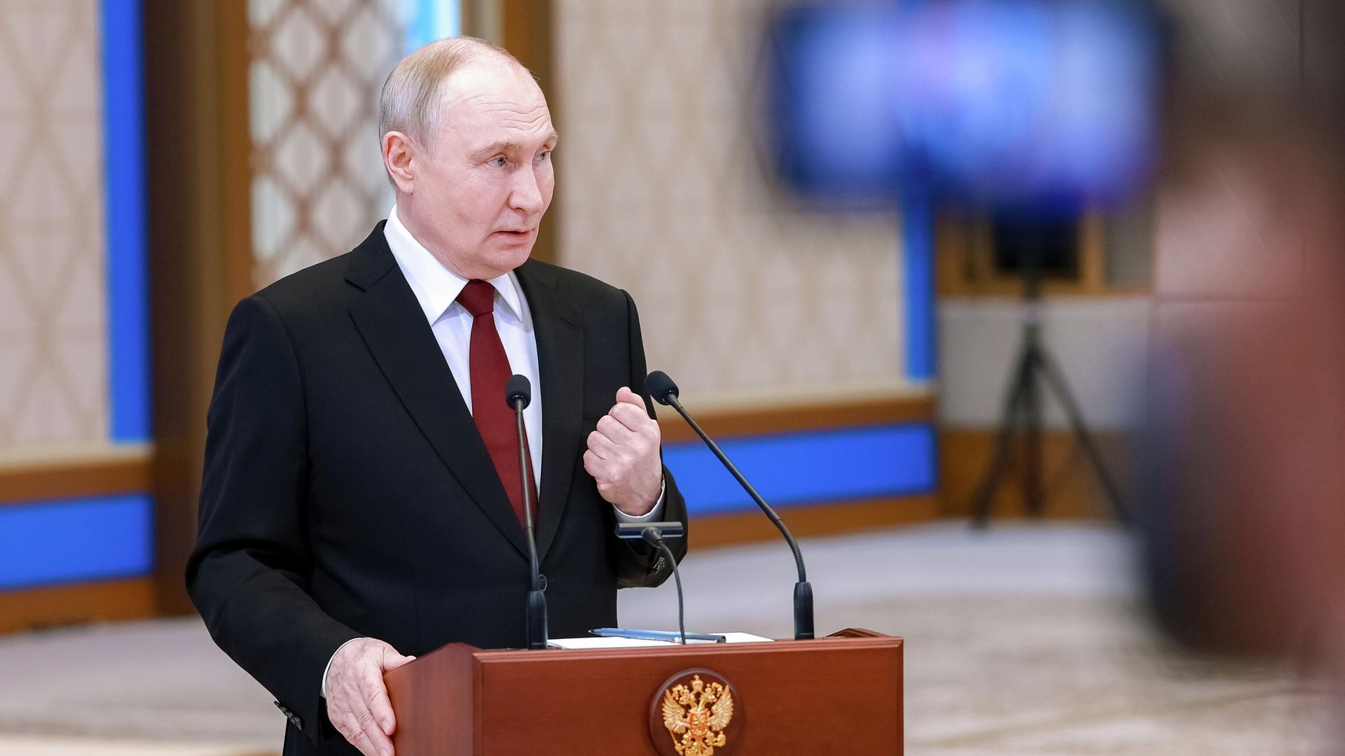 Президент РФ Владимир Путин во время пресс-подхода во Дворце Независимости в Астане Президент РФ Владимир Путин во время пресс-подхода во Дворце Независимости в Астане - РИА Новости, 1920, 29.05.2026