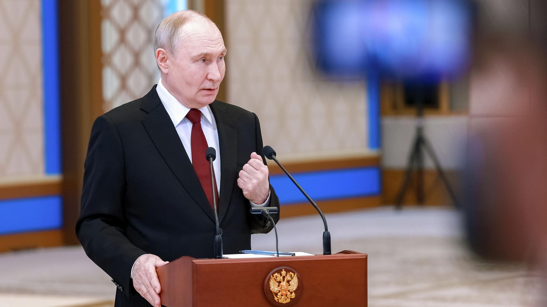 Президент РФ Владимир Путин во время пресс-подхода во Дворце Независимости в Астане - РИА Новости, 1920, 29.05.2026