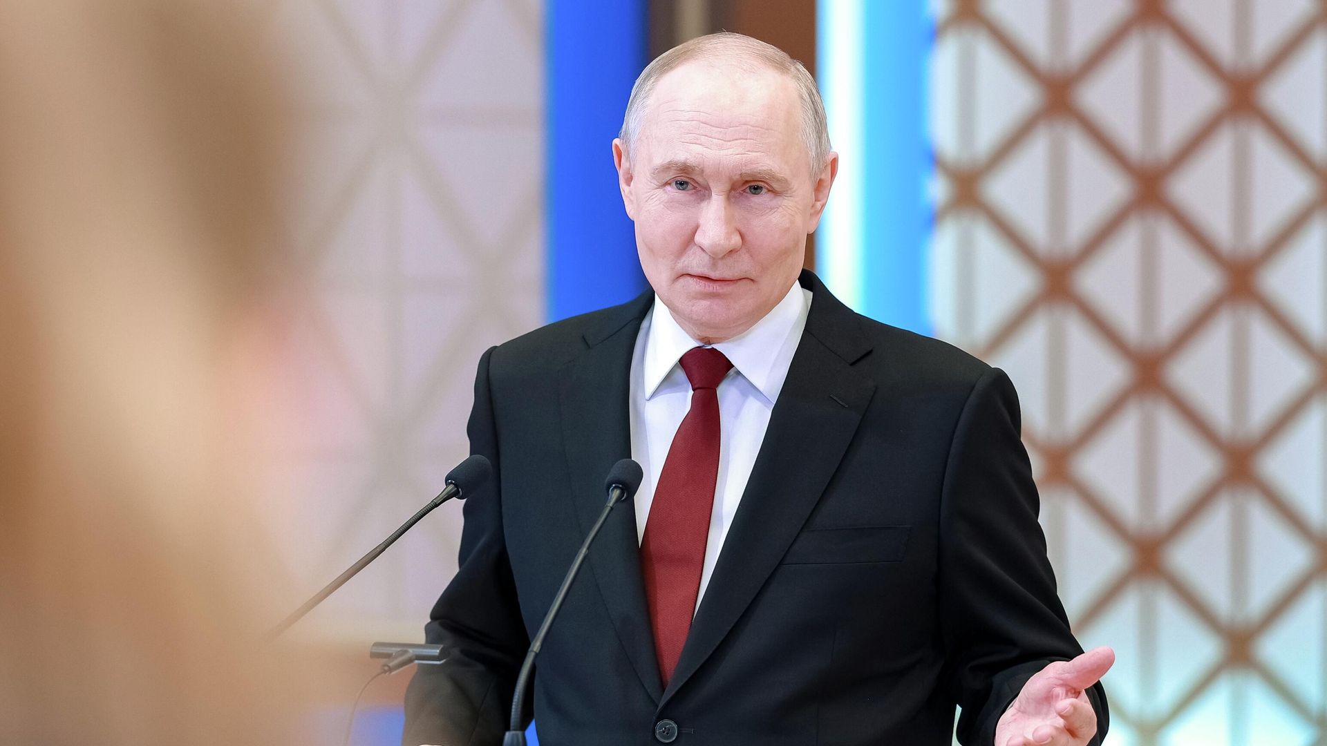 Президент РФ Владимир Путин во время пресс-подхода во Дворце Независимости в Астане Президент РФ Владимир Путин во время пресс-подхода во Дворце Независимости в Астане - РИА Новости, 1920, 29.05.2026