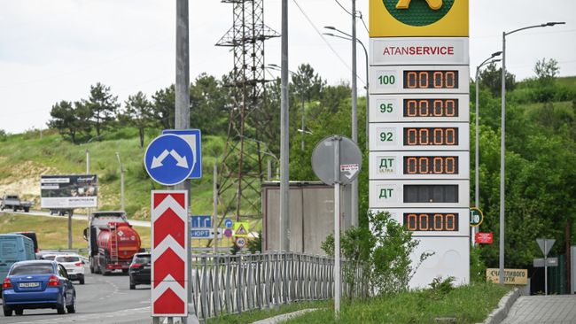 Табло автозаправки в Симферополе