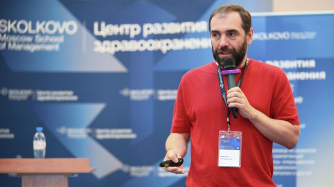 Заместитель директора по клиники МНОИ МГУ им. М.В. Ломоносова Максим Домашенко на сессии Карьера на стыке ИИ и медицины