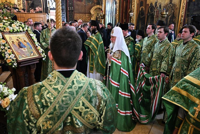 Патриарх Московский и всея Руси Кирилл проводит божественную литургию в праздник Святой Троицы в Успенском соборе Троицко-Сергиевой Лавры Патриарх Московский и всея Руси Кирилл проводит божественную литургию в праздник Святой Троицы в Успенском соборе Троицко-Сергиевой Лавры