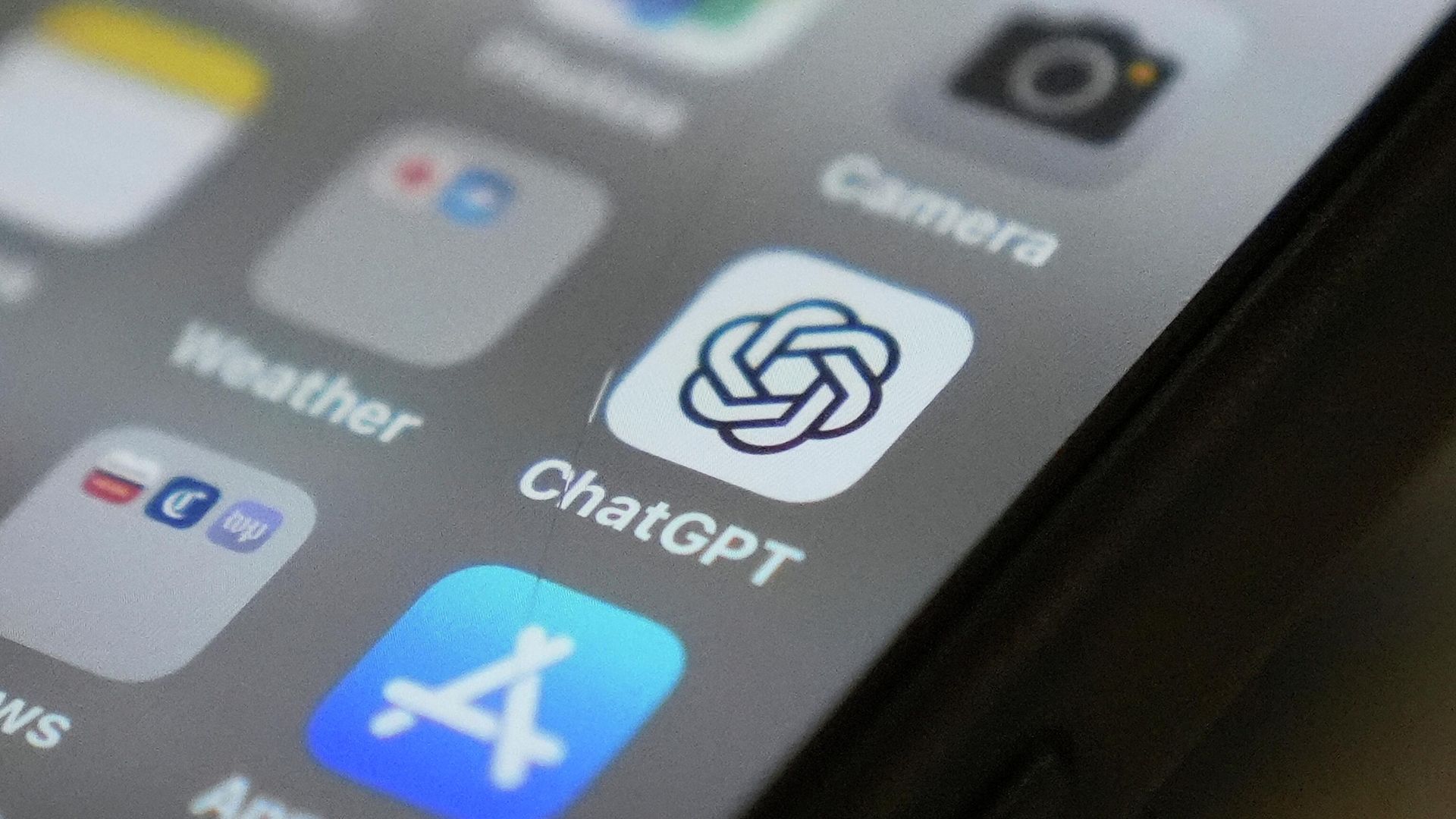 Значок приложения Chat GPT на экране смартфона Значок приложения Chat GPT на экране смартфона - РИА Новости, 1920, 31.05.2026
