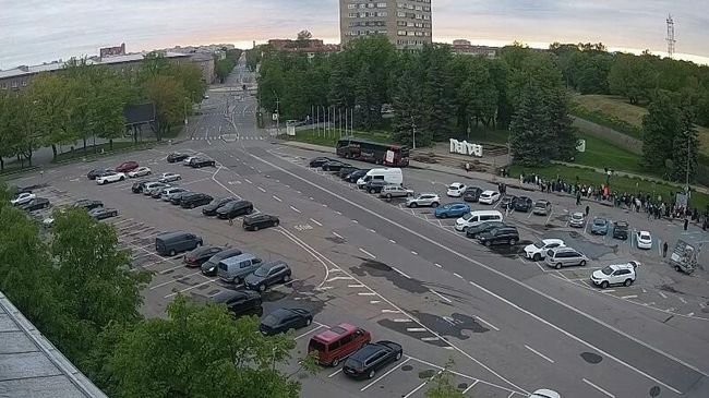 Очередь на въезд в российский Ивангород на КПП со стороны эстонского города Нарва