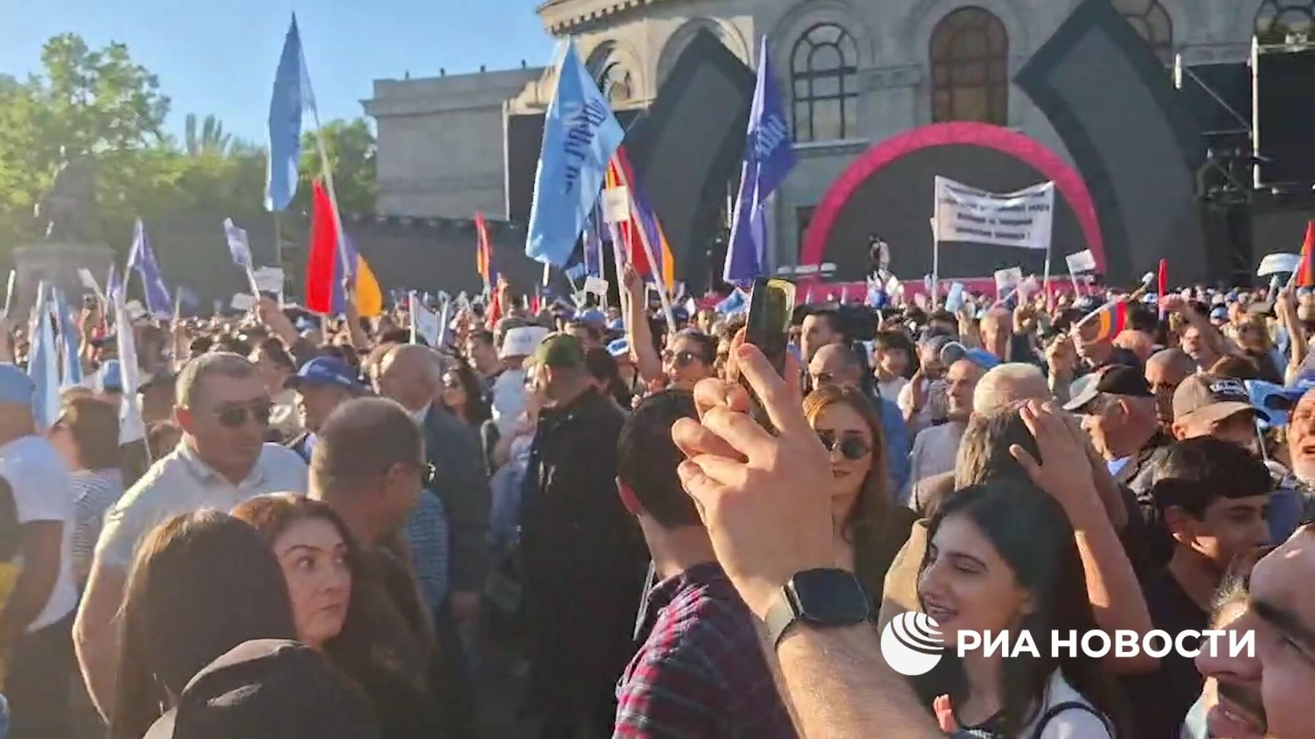 Многотысячное шествие сторонников предвыборного блока Армения Многотысячное шествие сторонников предвыборного блока Армения - РИА Новости, 1920, 31.05.2026