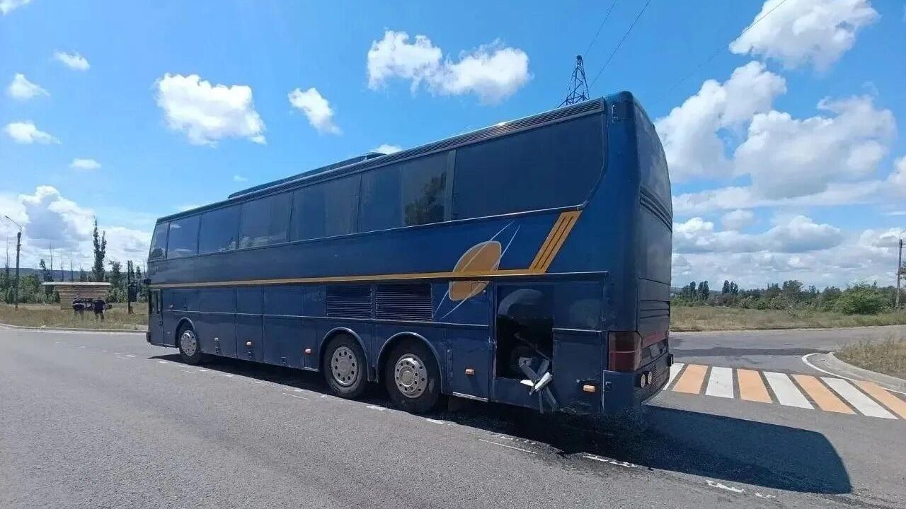 Рейсовый автобус, атакованный беспилотником ВСУ в ЛНР Рейсовый автобус, атакованный беспилотником ВСУ в ЛНР - РИА Новости, 1920, 31.05.2026