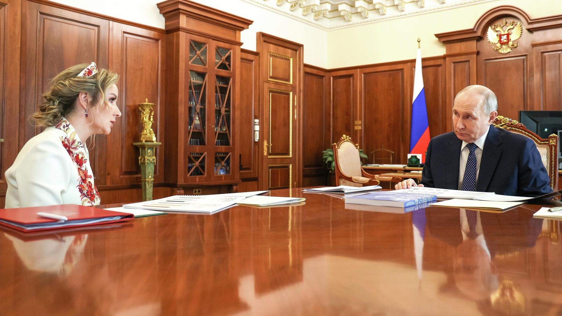Президент России Владимир Путин и уполномоченный при президенте по правам ребенка Мария Львова-Белова во время встречи в Кремле - РИА Новости, 1920, 01.06.2026