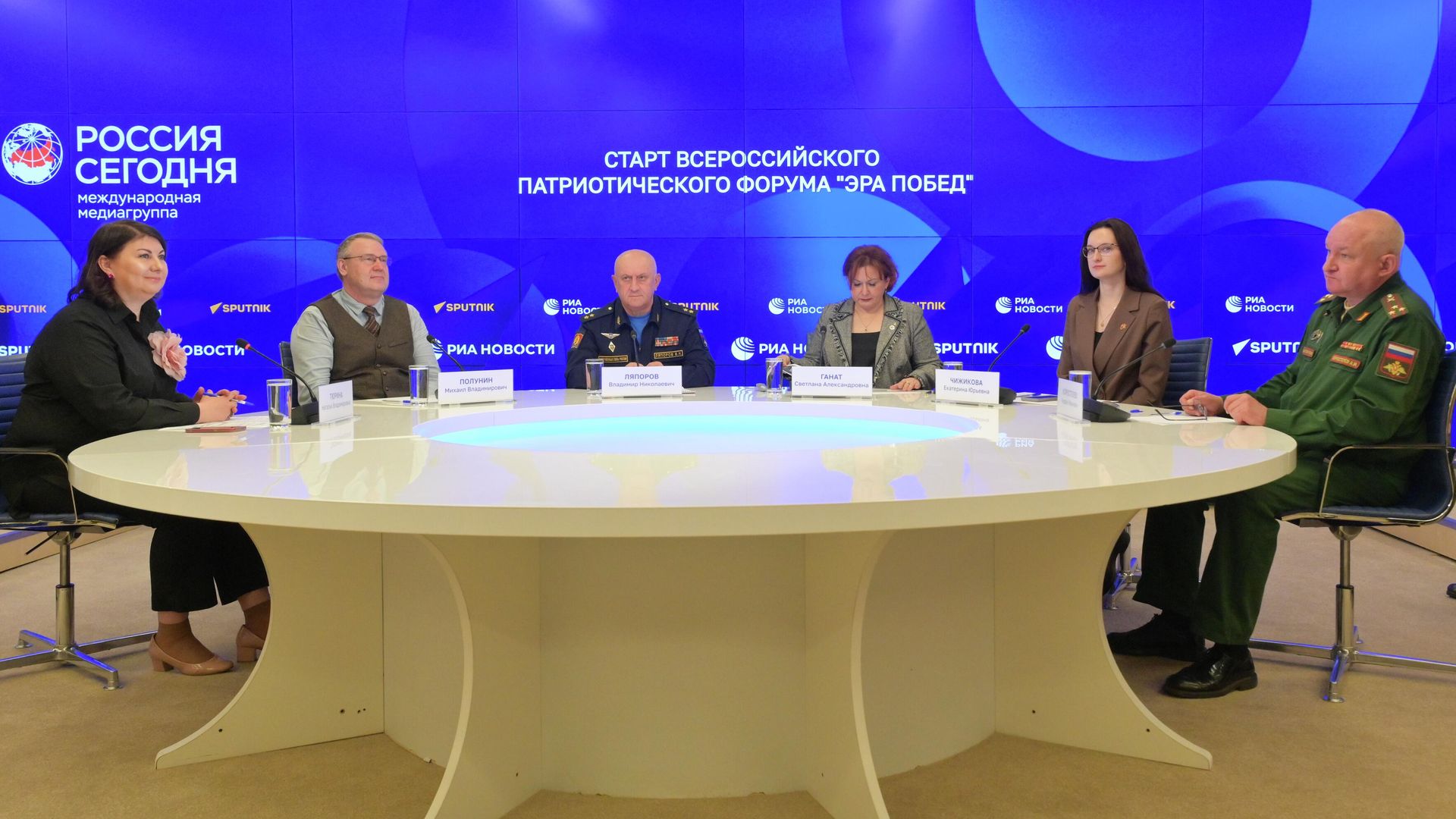 Круглый стол в формате видеомоста Москва — ВДЦ Орленок на тему Старт Всероссийского патриотического форума Эра побед. - РИА Новости, 1920, 03.06.2026