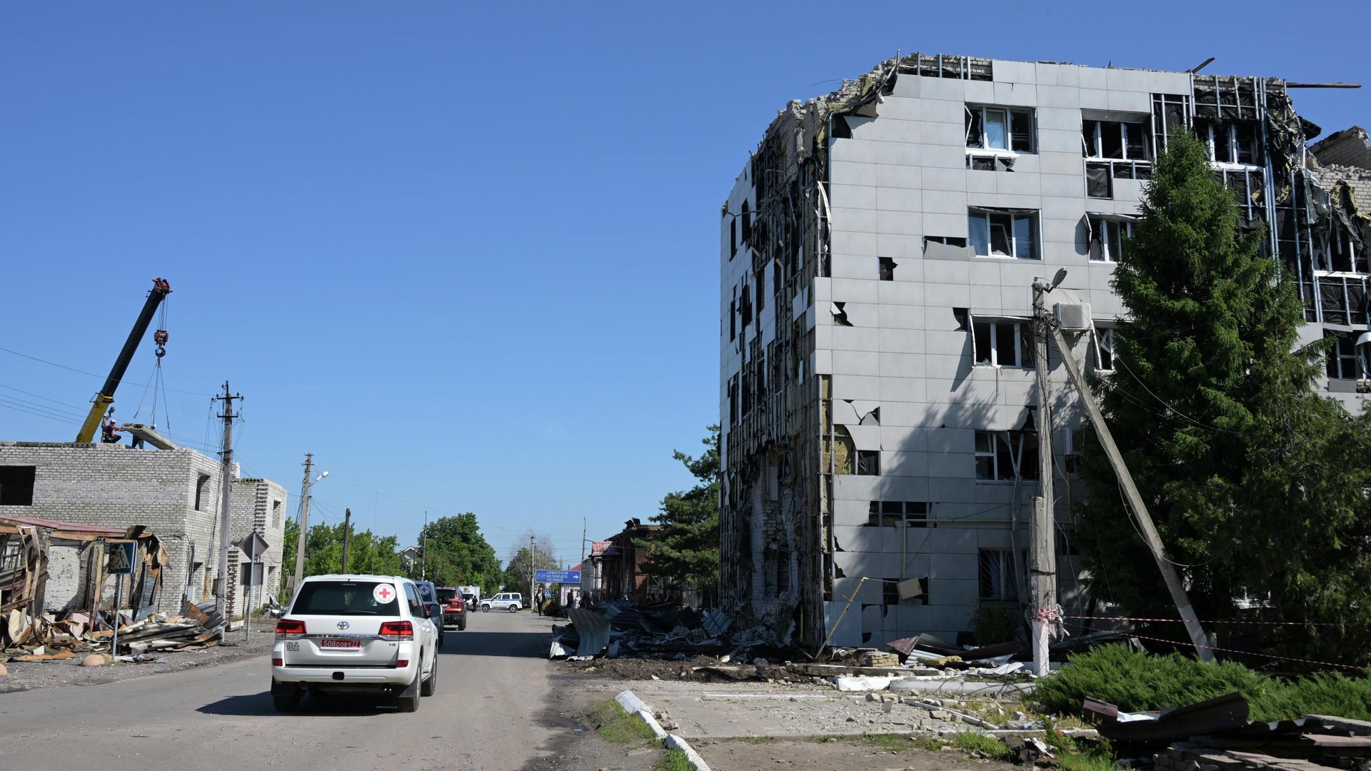 Представители Красного Креста посетили место трагедии в Старобельске Представители Красного Креста посетили место трагедии в Старобельске - РИА Новости, 1920, 28.09.2026