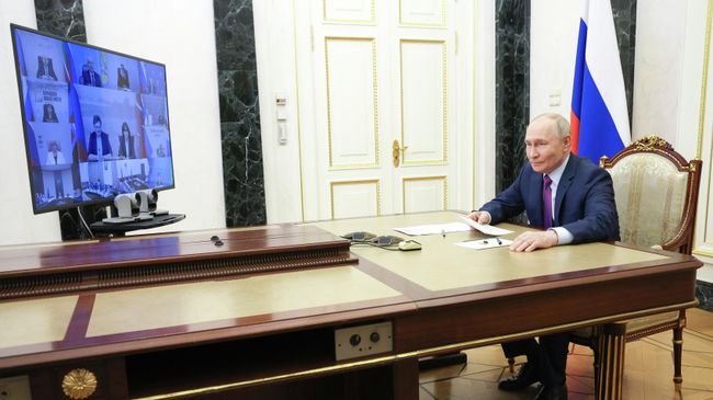 Президент РФ Владимир Путин в режиме видеоконференции на заседании Совета по реализации государственной политики в сфере поддержки русского языка и языков народов Российской Федерации