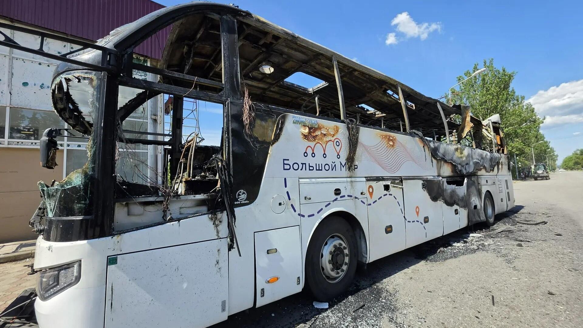 Место атаки дрона ВСУ на автобус Москва - Симферополь в Енакиево в ДНР - РИА Новости, 1920, 03.06.2026