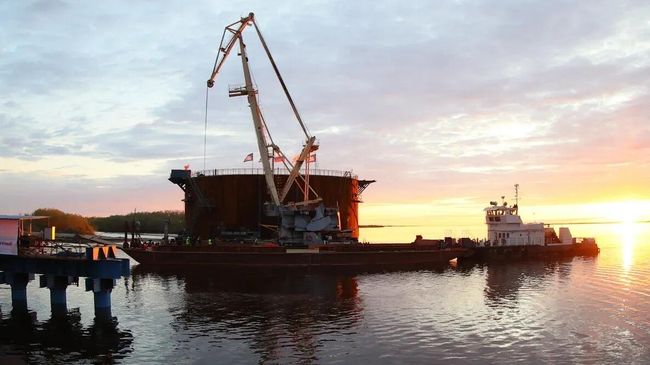Первый коффердам для Ленского моста успешно выведен в русло реки Лены