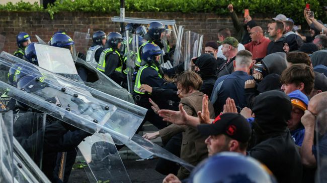 Протест против полиции после убийства студента в Саутгемптоне в Британии. 2 июня 2026
