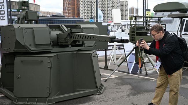 Новый зенитный артиллерийский комплекс Цитадель, способный с помощью умных снарядов бороться с различными типами беспилотников на выставке военной техники в рамках Первого международного форума по безопасности