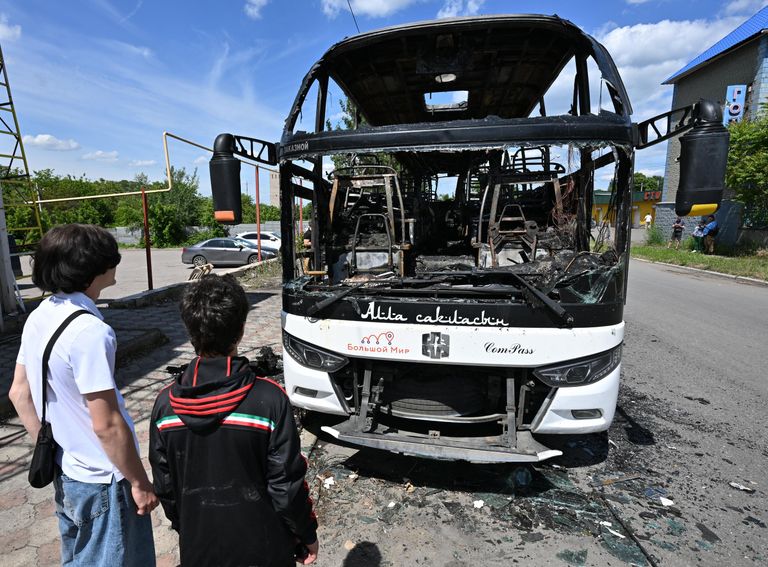Сгоревший рейсовый автобус Москва - Симферополь в результате атаки дрона ВСУ в Енакиево