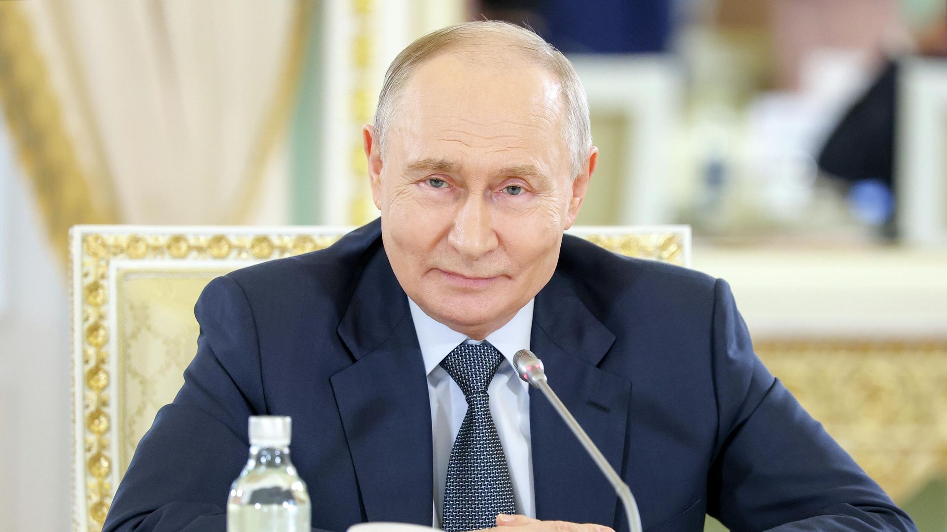 Президент России Владимир Путин в Константиновском дворце на встрече с руководителями международных информационных агентств - РИА Новости, 1920, 04.06.2026