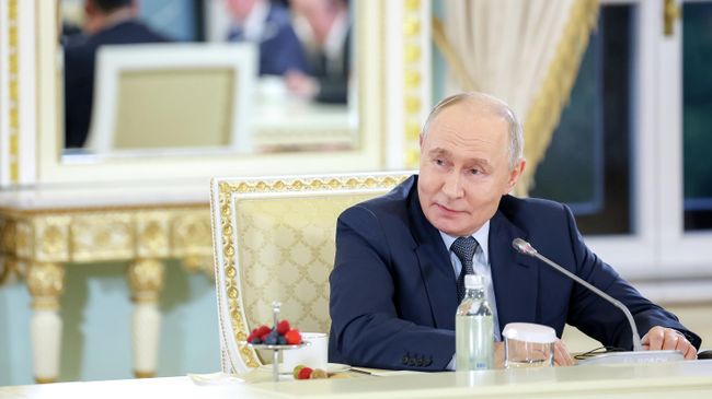 Путин на встрече с главами информационных агентств Путин на встрече с главами информационных агентств