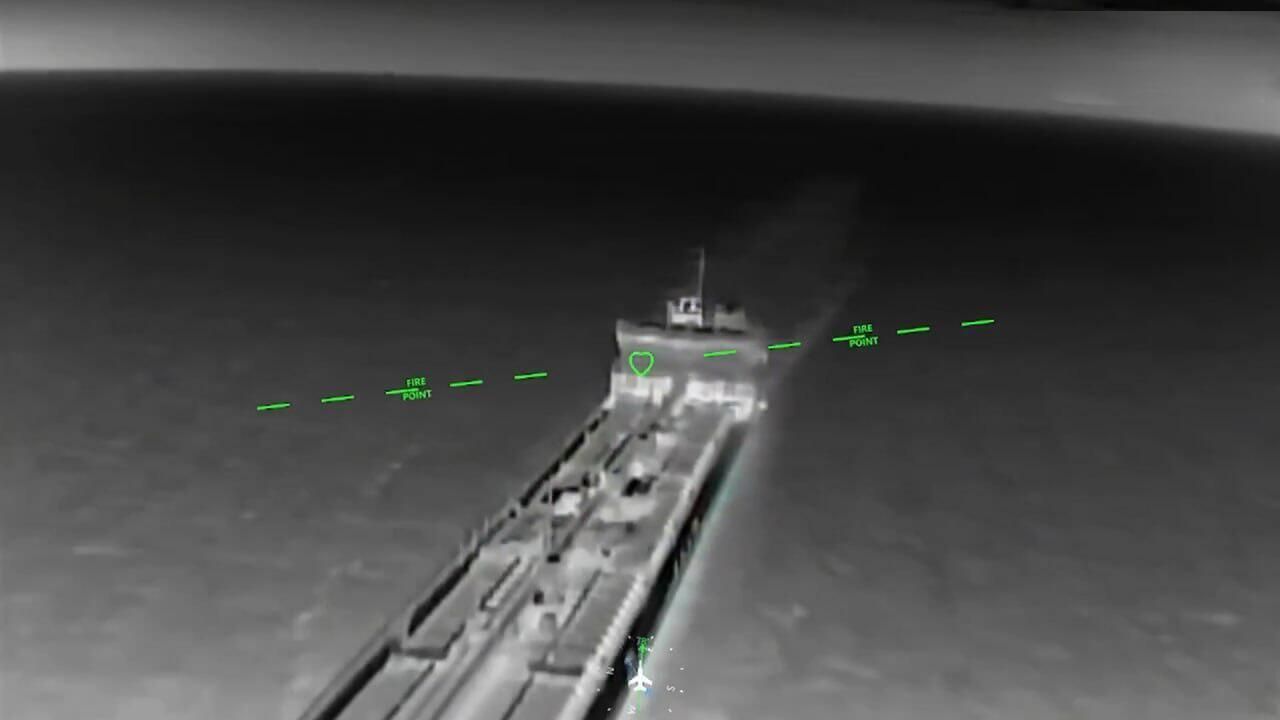Кадр видео атаки на грузовое судно в Азовском море, опубликованное СБС Украины Кадр видео атаки на грузовое судно в Азовском море, опубликованное СБС Украины - РИА Новости, 1920, 06.06.2026