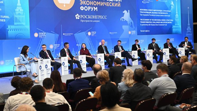Сессия Экономика нового миропорядка: структурная трансформация, вызовы и
возможности на ПМЭФ