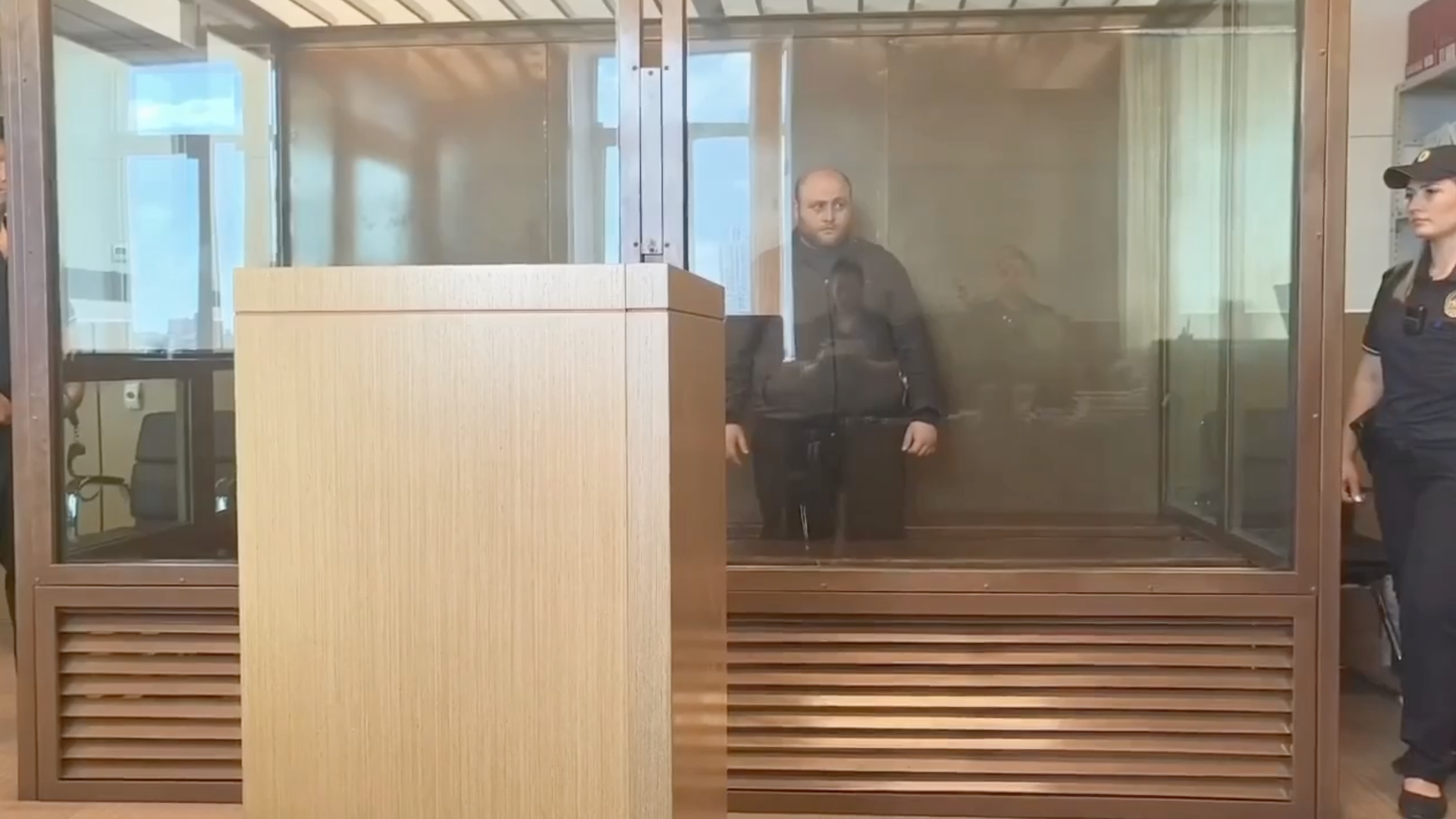 Мужчина, обвиняемый в покушении на убийство сотрудницы МФЦ, в здании суда в Москве Мужчина, обвиняемый в покушении на убийство сотрудницы МФЦ, в здании суда в Москве - РИА Новости, 1920, 05.06.2026