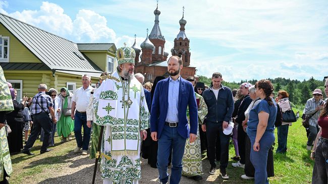 Врио губернатора Тверской области Виталий Королев принял участие в Волжском крестном ходе