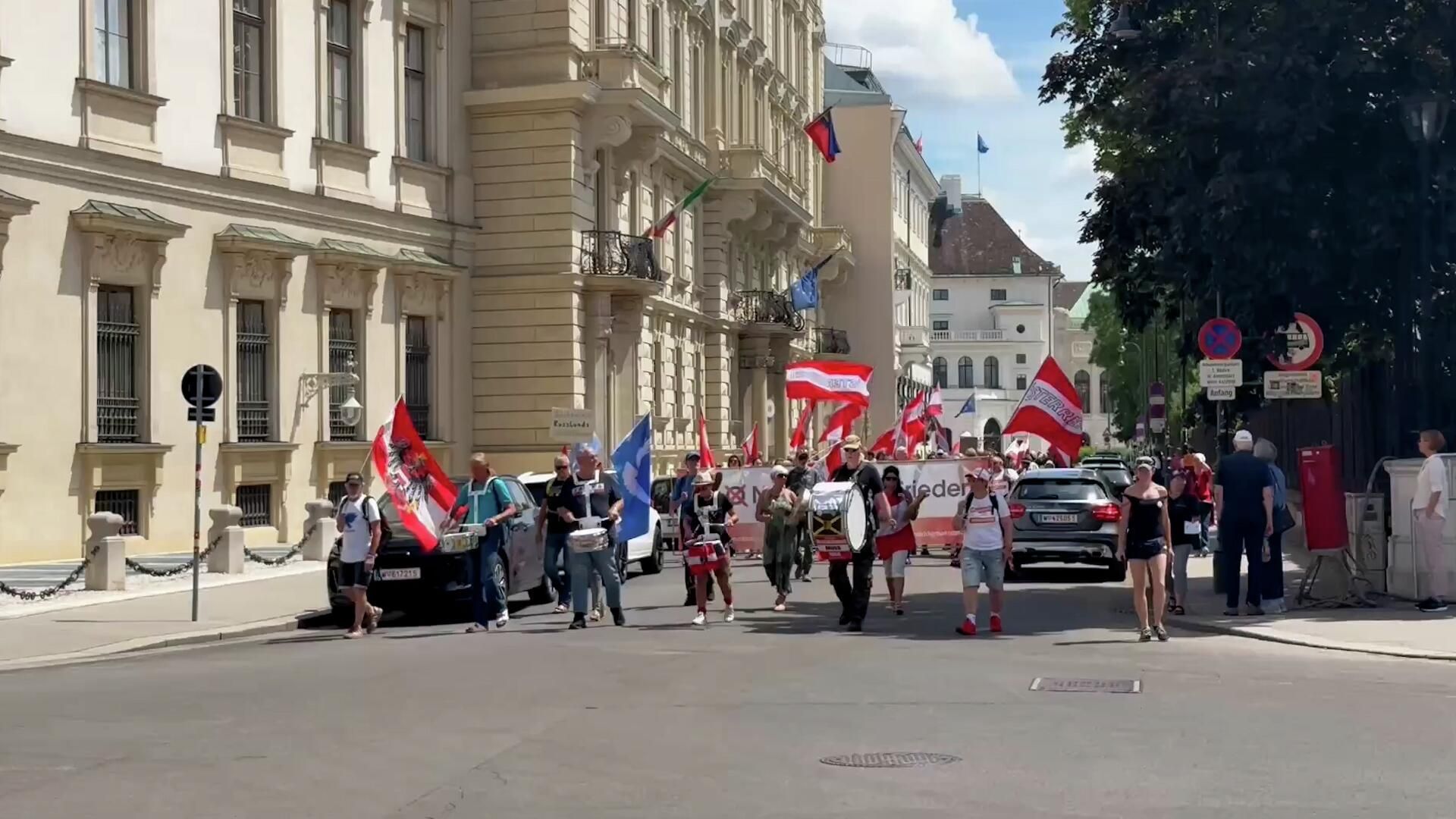 Митинг в Вене против российских санкций и политики Евросоюза - РИА Новости, 1920, 06.06.2026