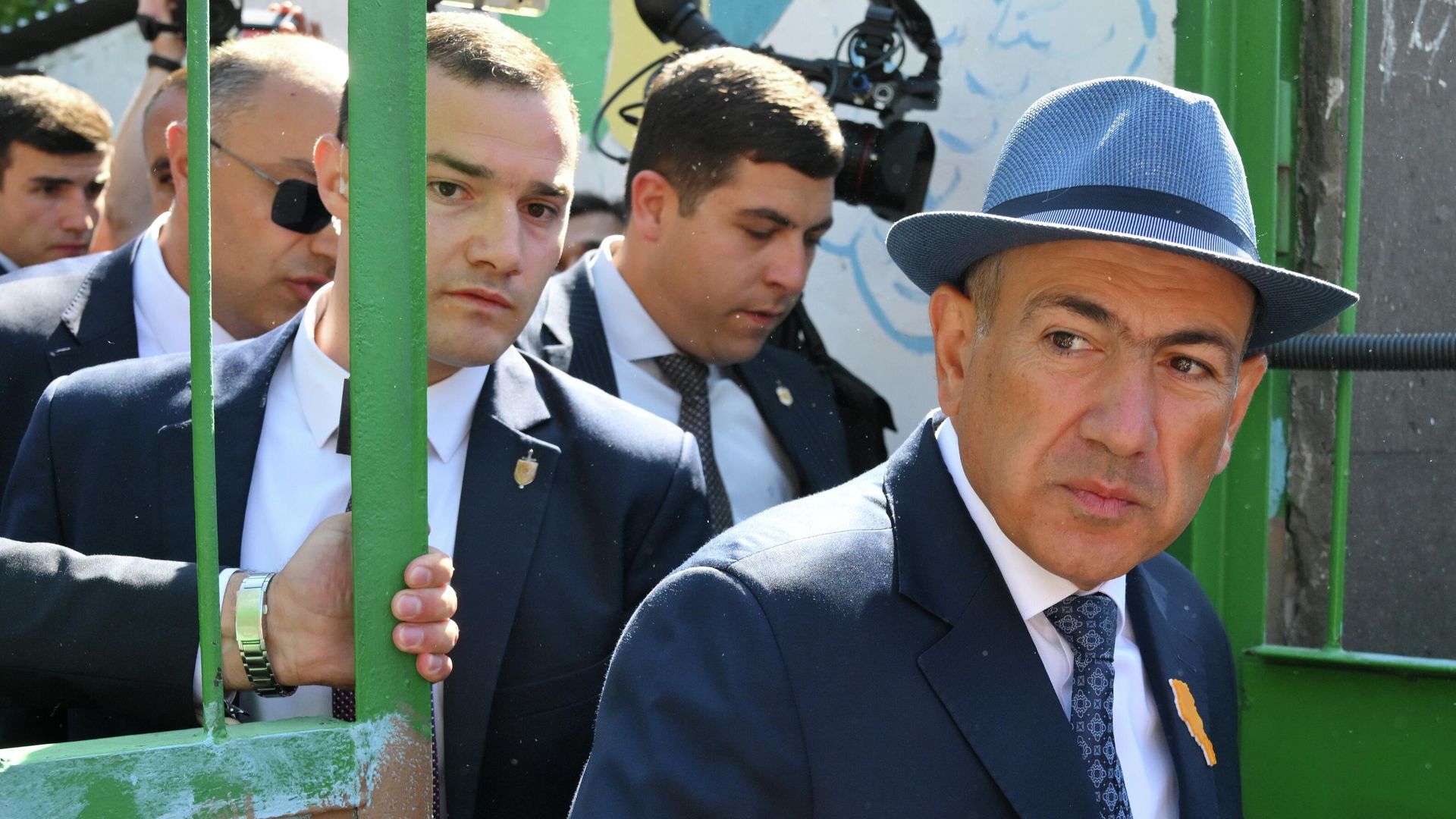 Премьер-министр Армении Никол Пашинян после голосования на избирательном участке в Ереване Премьер-министр Армении Никол Пашинян после голосования на избирательном участке в Ереване - РИА Новости, 1920, 08.06.2026