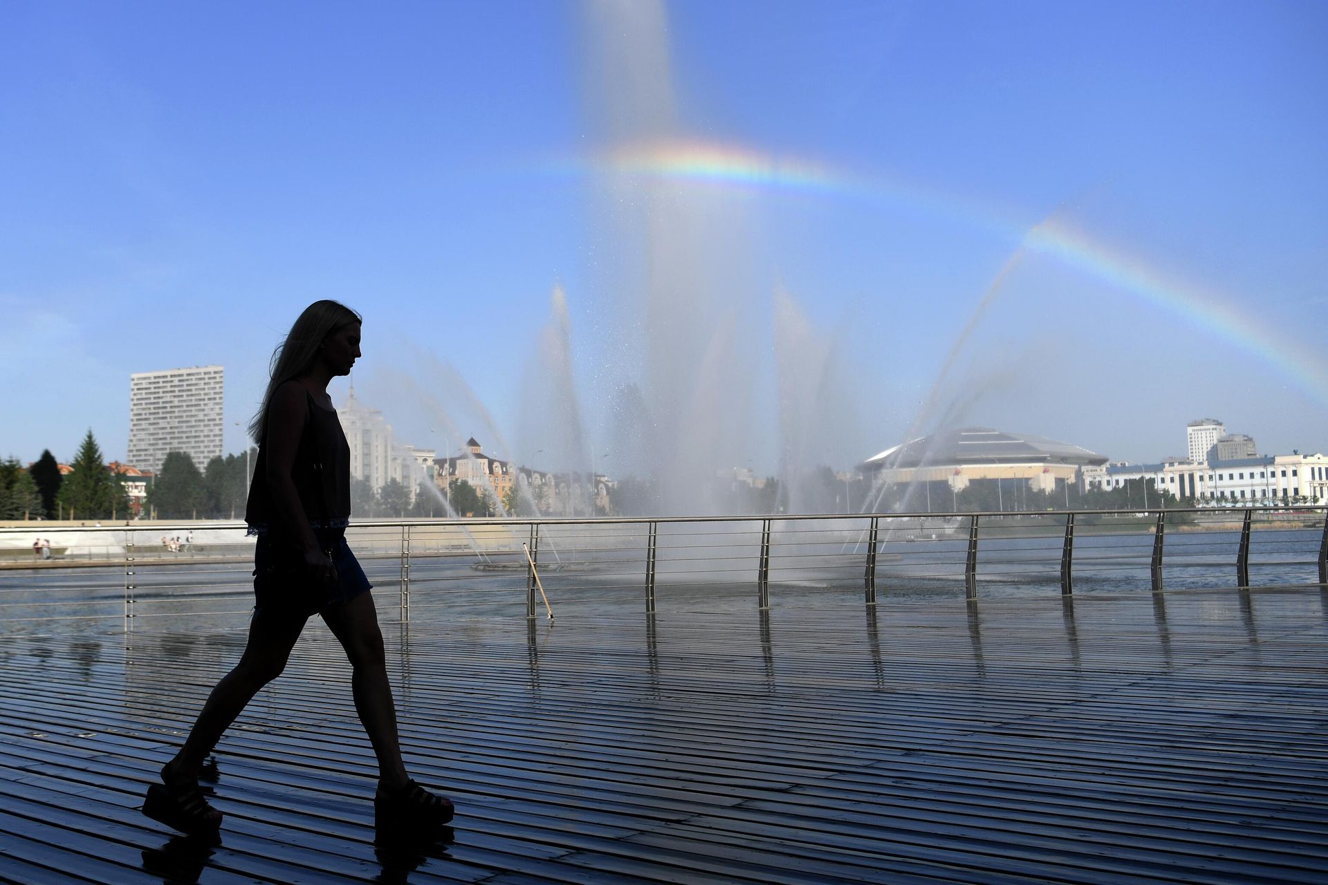 Девушка на набережной озера Кабан в Казани - РИА Новости, 1920, 07.06.2026