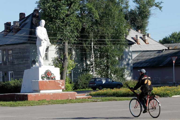 Памятнтк В.И.Ленину на центральной площади Каргополя