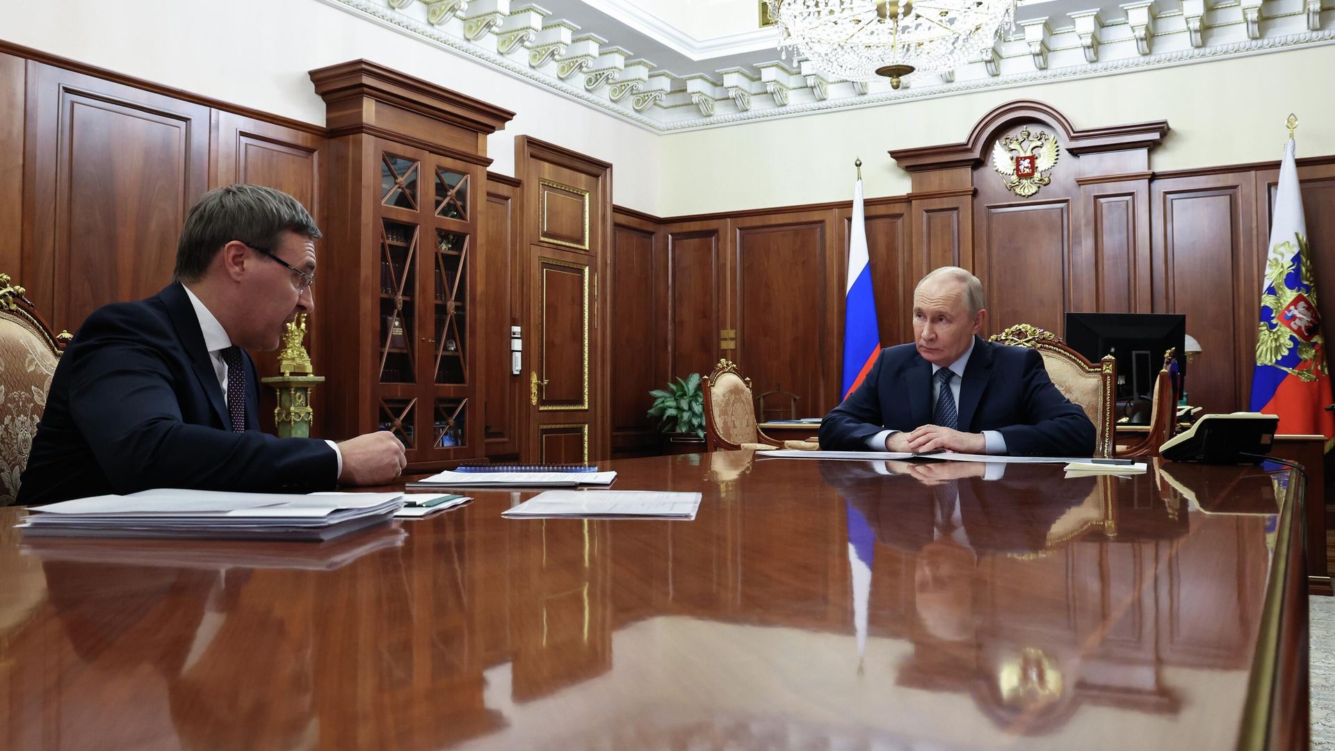 Президент РФ Владимир Путин и министр науки и высшего образования РФ Валерий Фальков во время встречи Президент РФ Владимир Путин и министр науки и высшего образования РФ Валерий Фальков во время встречи - РИА Новости, 1920, 09.06.2026