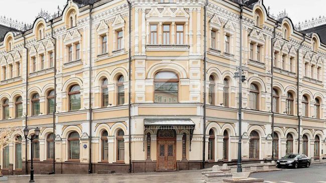Исторический особняк на Кузнецком Мосту в центре Москвы, куда переезжает девелопер Колди