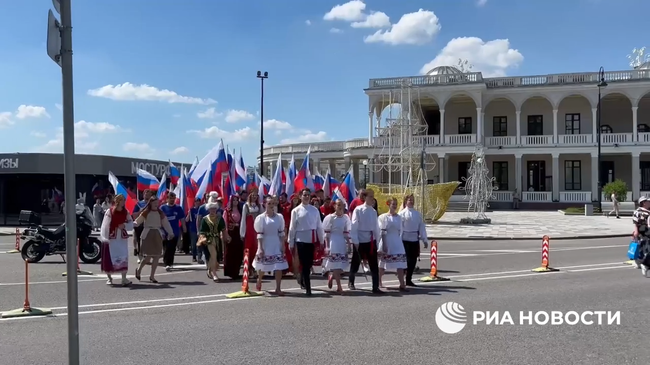 Флешмоб ко Дню России в Москве