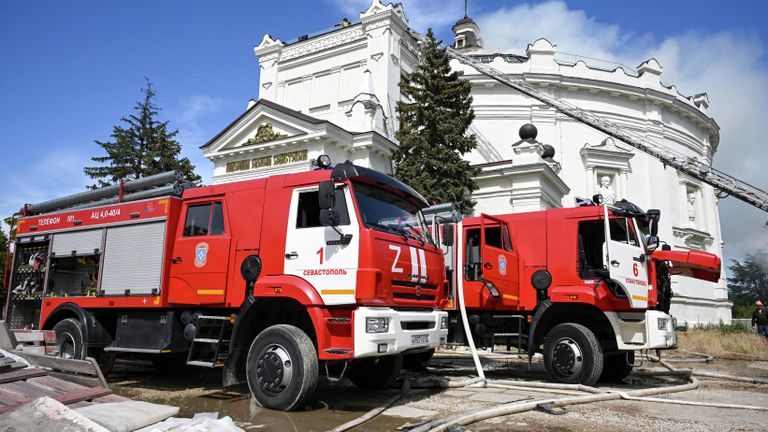 Пожар в здании музея-панорамы в Севастополе после атаки ВСУ Пожар в здании музея-панорамы в Севастополе после атаки ВСУ