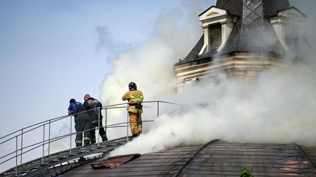 Пожар в здании музея-панорамы в Севастополе после атаки ВСУ