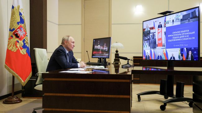 Президент РФ Владимир Путин проводит в режиме видеоконфереции совещание с членами правительства РФ