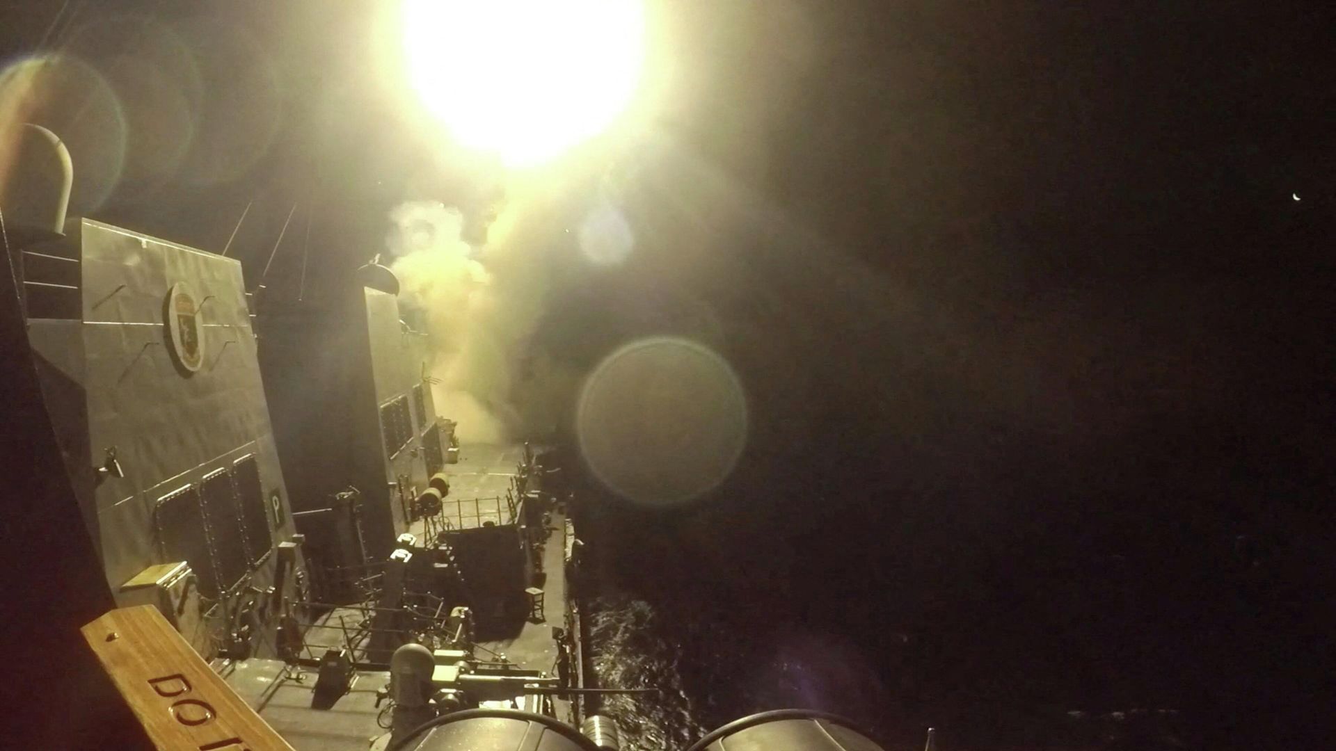 Эсминец USS Michael Murphy запускает крылатые ракеты Tomahawk Эсминец USS Michael Murphy запускает крылатые ракеты Tomahawk - РИА Новости, 1920, 28.06.2026