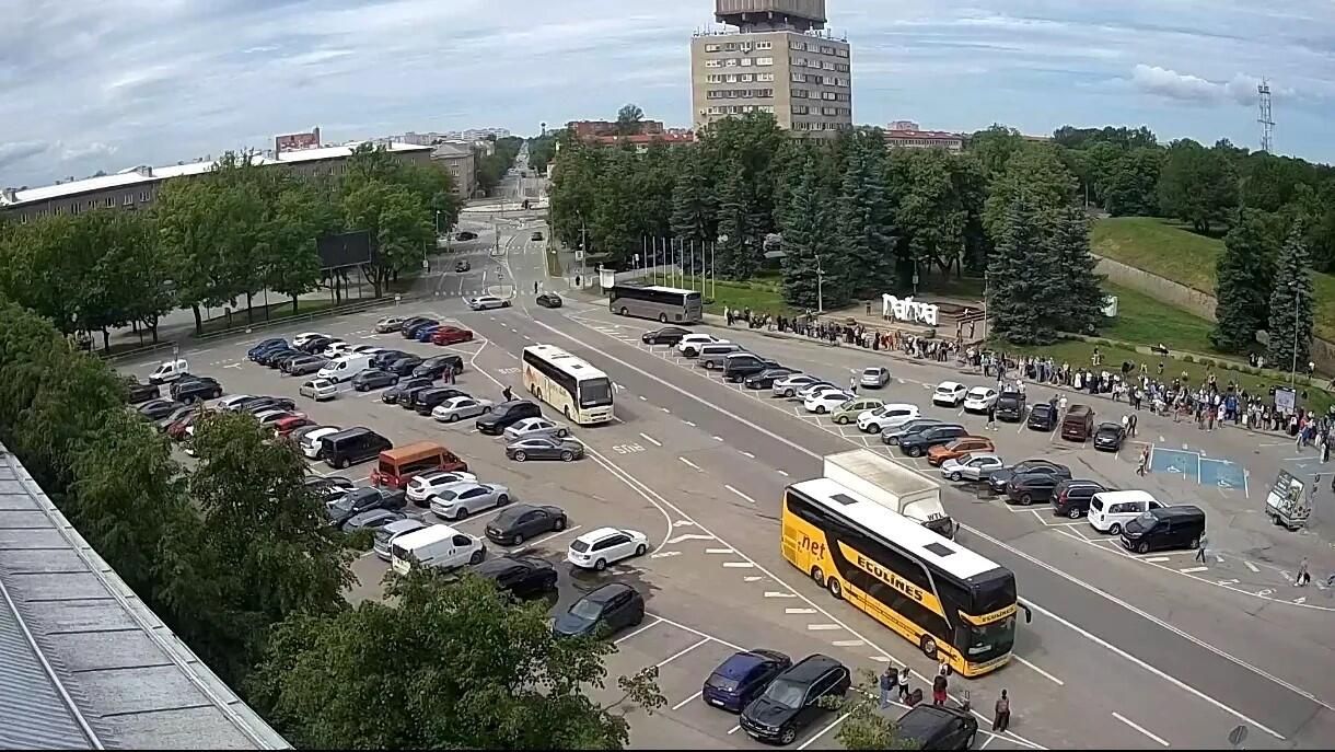 Очередь перед пунктом пропуска Нарва-1 в Эстонии Очередь перед пунктом пропуска Нарва-1 в Эстонии - РИА Новости, 1920, 11.06.2026