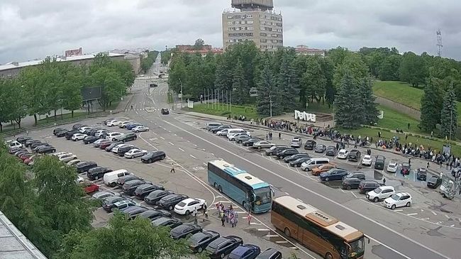 Очередь со стороны эстонского города Нарва на пункте пропуска в российский Ивангород в Ленинградской области