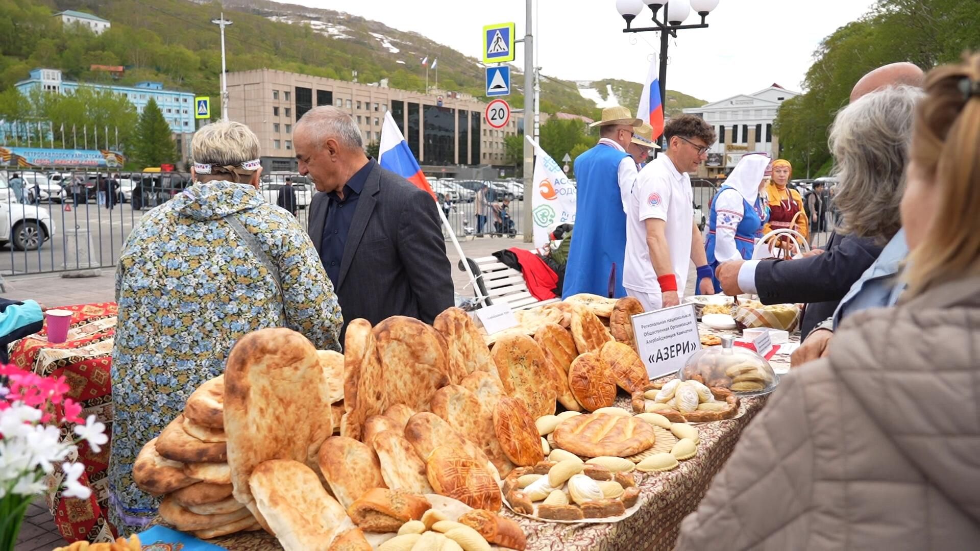 Многонациональный фестиваль хлеба и каравая на Камчатке Многонациональный фестиваль хлеба и каравая на Камчатке - РИА Новости, 1920, 12.06.2026