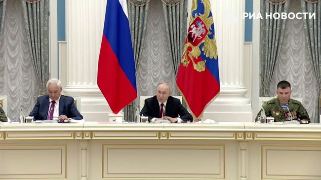 Путин: нужно заниматься увековечиванием имен наших бойцов