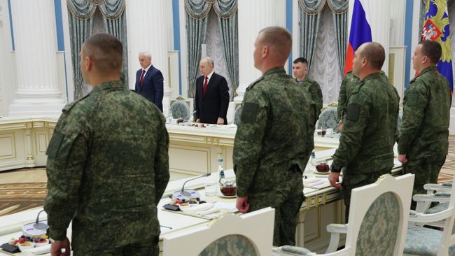 Президент РФ Владимир Путин проводит в Кремле встречу с участниками Специальной военной операции. 12 июня 2026