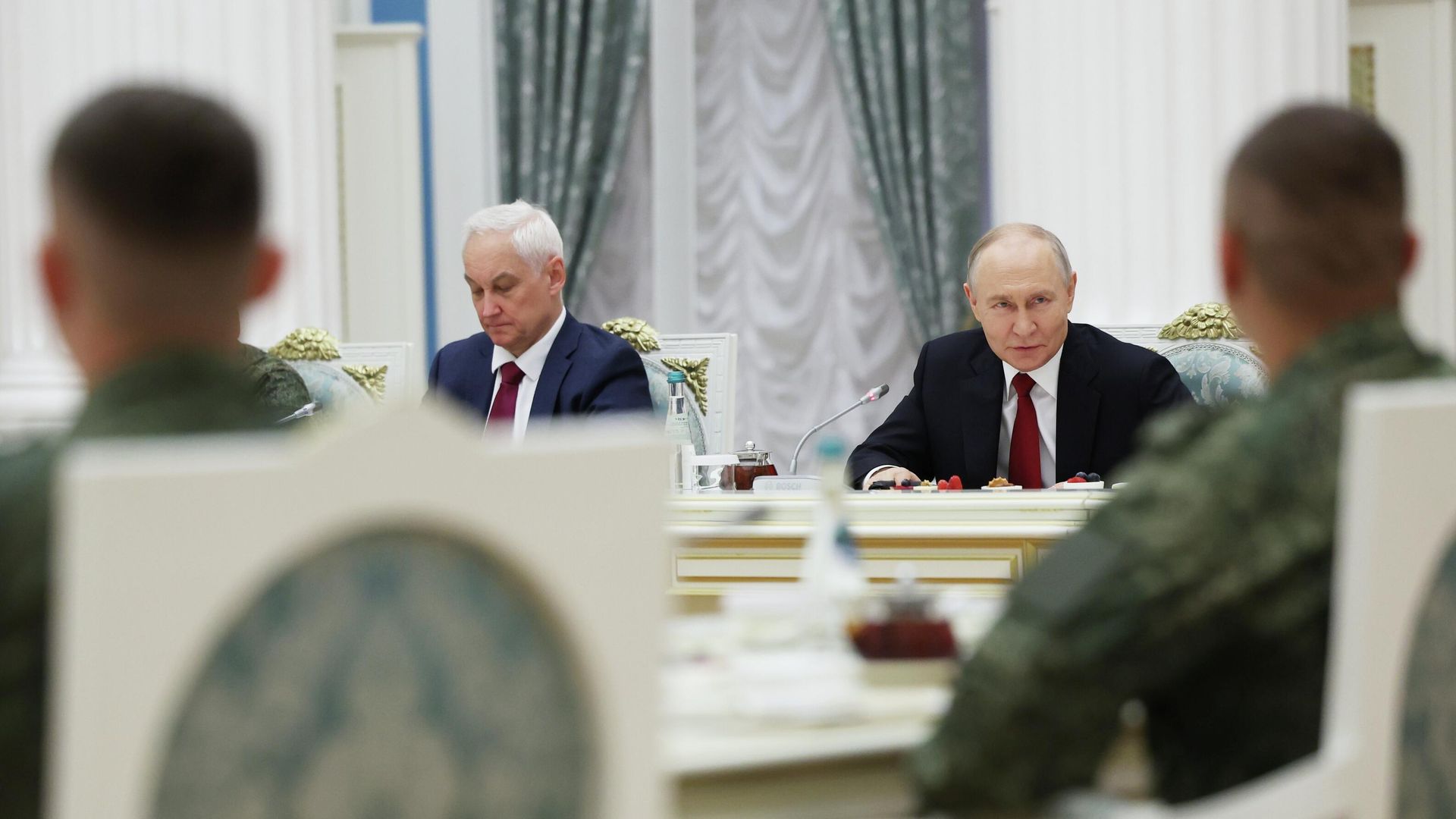 Президент России Владимир Путин проводит в Кремле встречу с участниками специальной военной операции Президент России Владимир Путин проводит в Кремле встречу с участниками специальной военной операции - РИА Новости, 1920, 12.06.2026