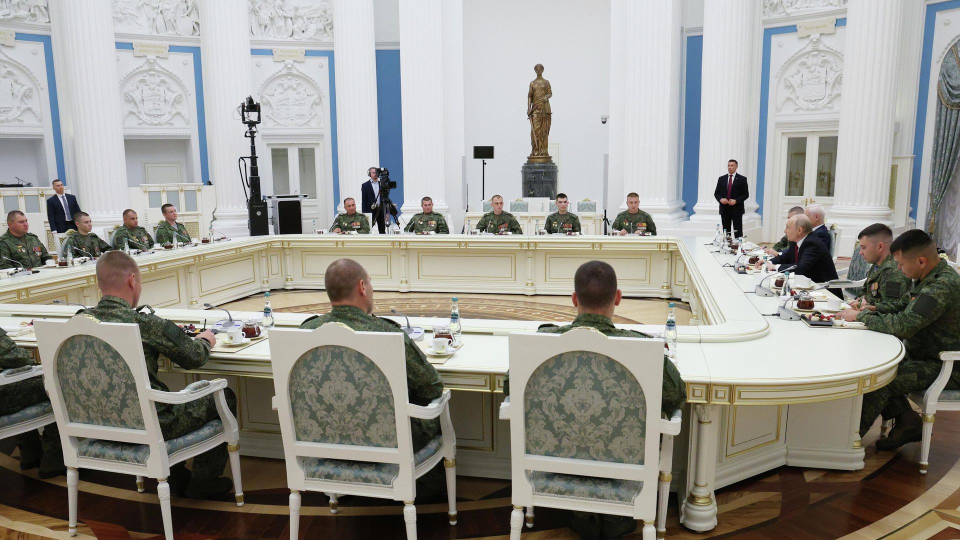 Президент России Владимир Путин проводит в Кремле встречу с участниками специальной военной операции Президент России Владимир Путин проводит в Кремле встречу с участниками специальной военной операции - РИА Новости, 1920, 12.06.2026